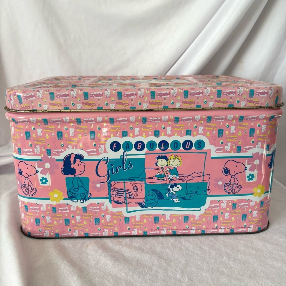 Vintage peanuts girls tin 1998 snoopy pink home decor beauties fabulous storage